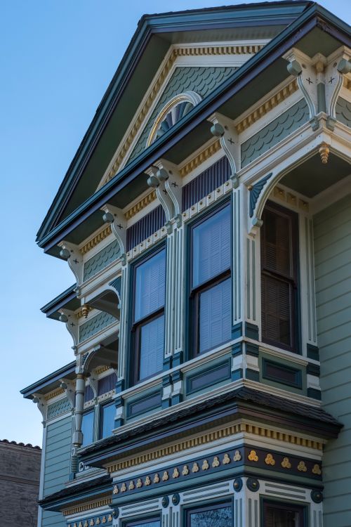Free Victorian house exterior showcasing detailed architectural elements and vibrant color scheme. Stock Photo