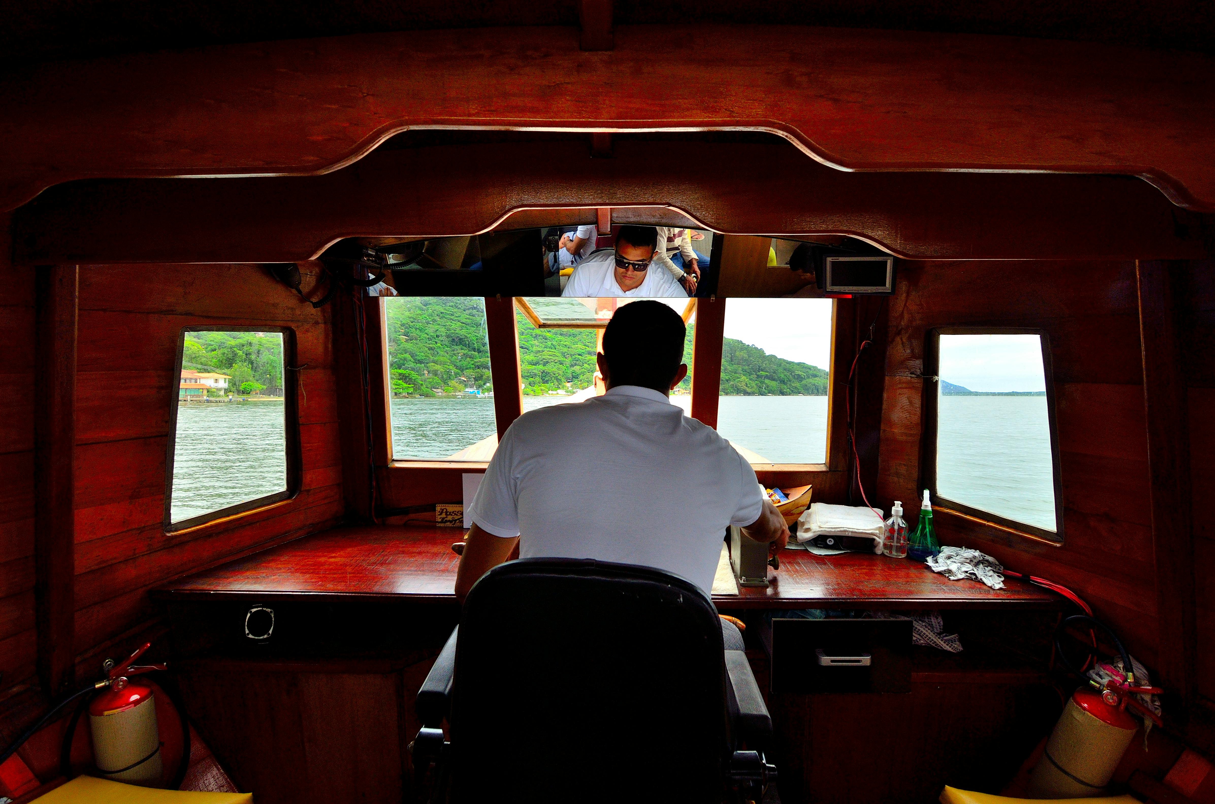 Man observing the outside during day time | Photo: Pexels