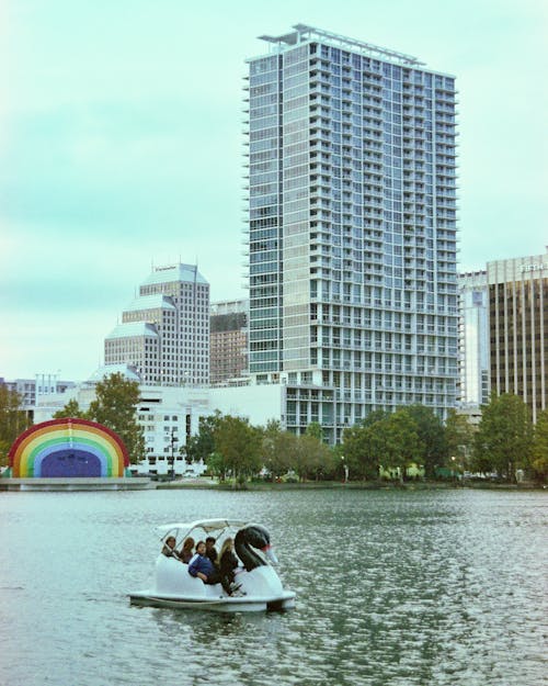 Бесплатное стоковое фото с lake eola park, активный отдых, вертикальный выстрел