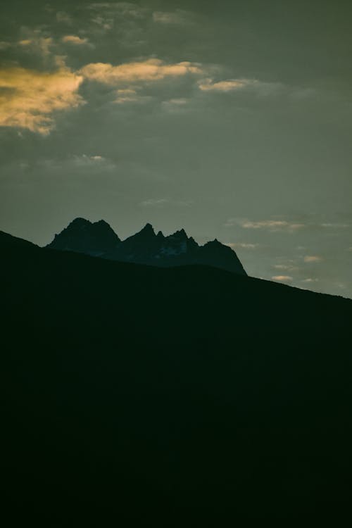 Gratis lagerfoto af bjergkæde, landskab, lodret skud