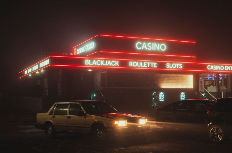 Online Casino: Spielautomaten und Live-Spiele im Überblick