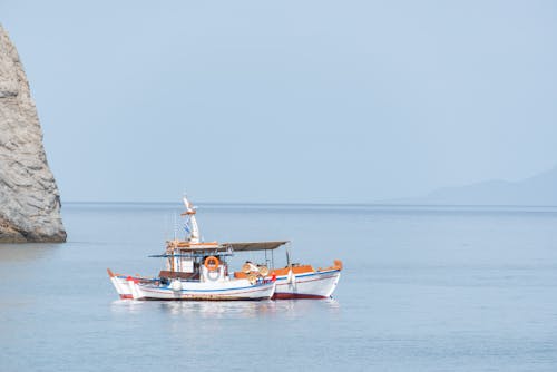 Fotobanka s bezplatnými fotkami na tému horizont, kotvená, krajina pri mori