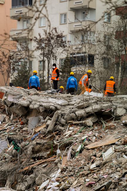 earthquake rescue workers concrete rubble