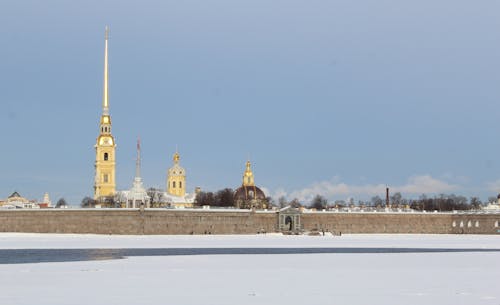 Photos gratuites de cathédrale pierre et paul, fleuve, froid