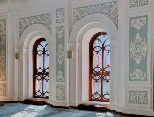 Wnętrze z oknami drewniano-aluminiowymi