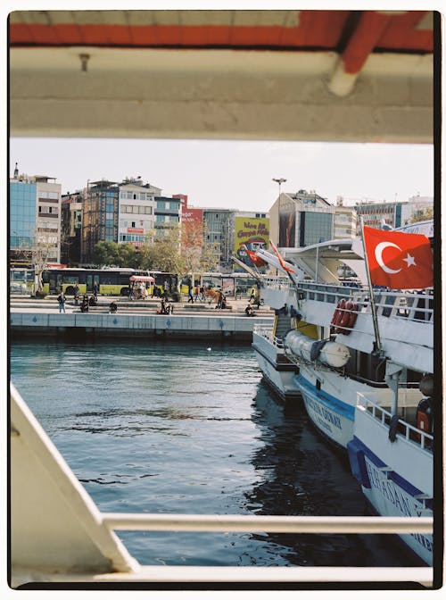 Foto d'estoc gratuïta de banderes turques, barques, bósforo
