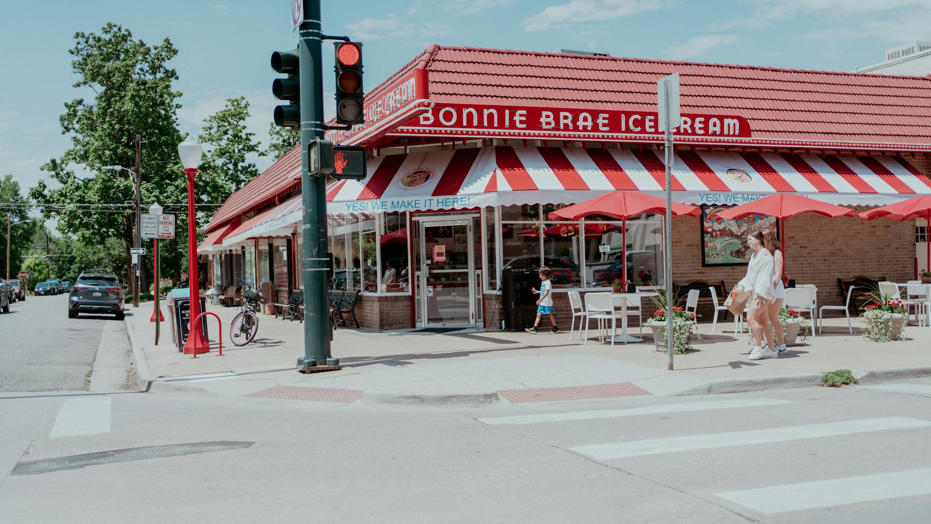 Bonnie Brae Ice Cream Shop in Denver