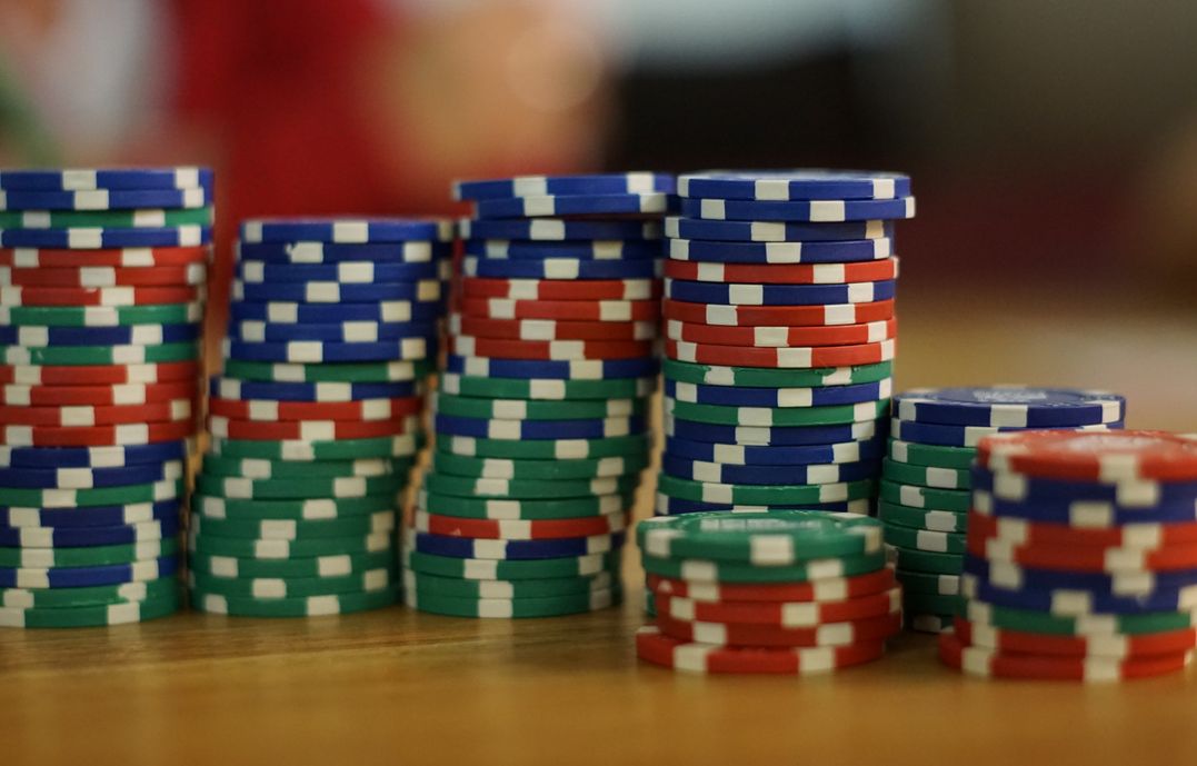 Online Casino: Spielautomaten und Live-Spiele im Überblick