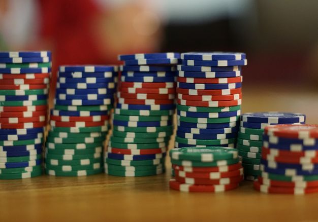 Online Casino: Spielautomaten und Live-Spiele im Überblick