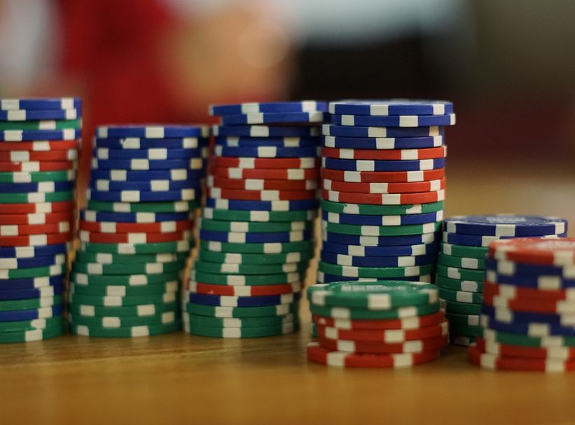 Online Casino: Spielautomaten und Live-Spiele im Überblick
