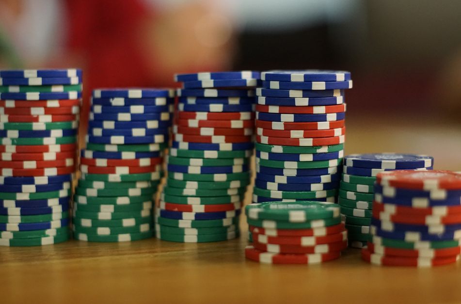 Online Casino: Spielautomaten und Live-Spiele im Überblick