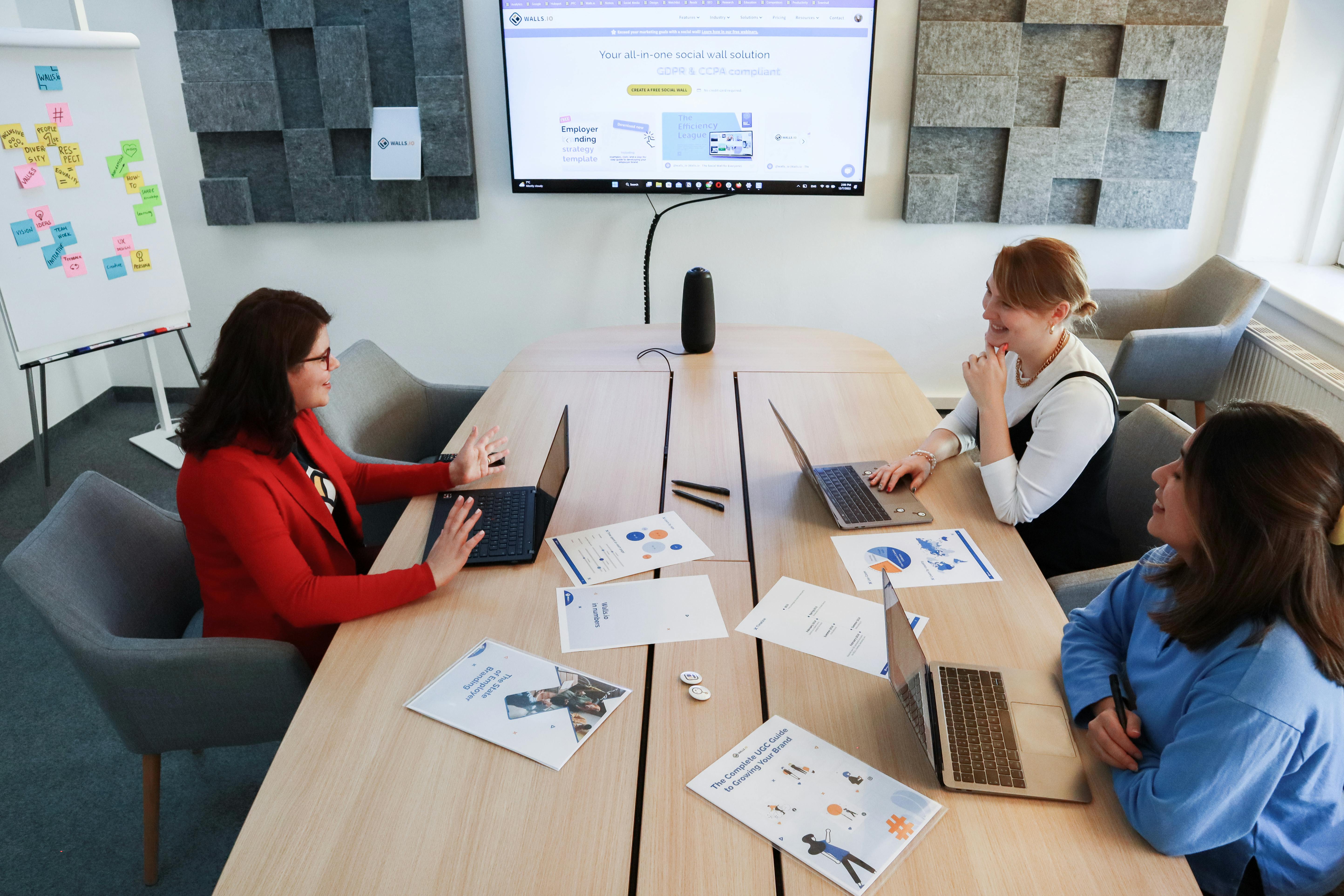 Leveraging social insights and technology to meet changing consumer behaviours — Photo by Walls.io on Pexels