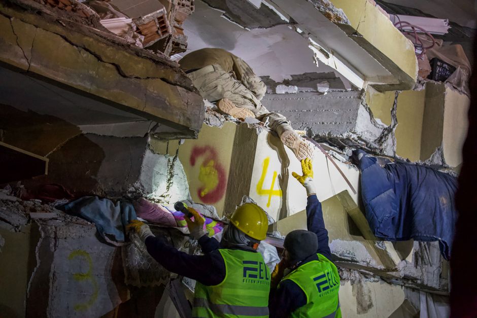 7.1-Magnitude Earthquake Strikes Japan's Kumamoto Region, Causing Structural Collapses