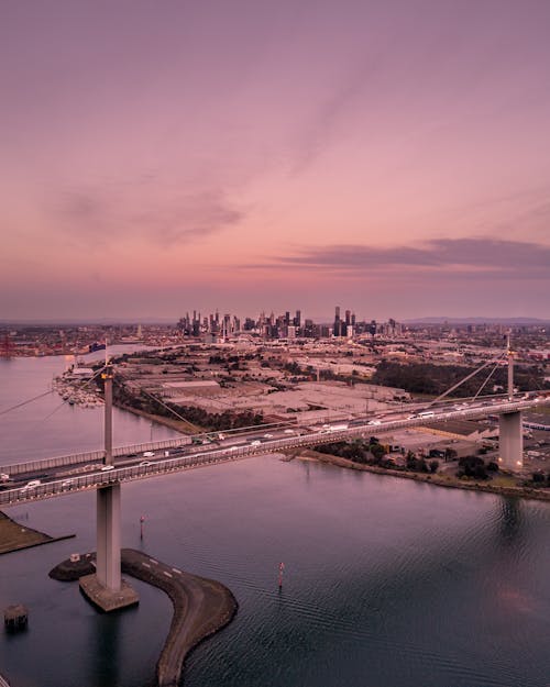 Foto Udara Bangunan Kota Dan Jembatan