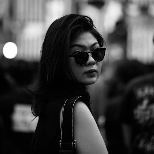 Безкоштовне стокове фото на тему «азіатська жінка, відтінки сірого, жінка»