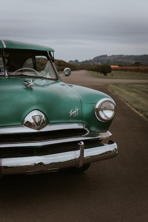 Photo of a vintage car at Del Mar Villa in Dundee Oregon by Portland Photographer Lance Reis. Drop by insta & say hi: kickassdesigns