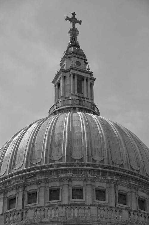 Dome of Saint Pauls Cathedral in Lodnon
