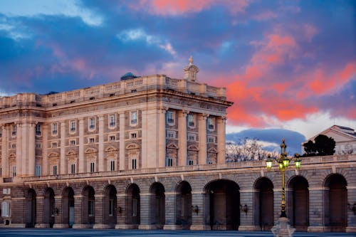 Δωρεάν στοκ φωτογραφιών με αστικός, βασιλικό παλάτι της μαδρίτης, δύση του ηλίου