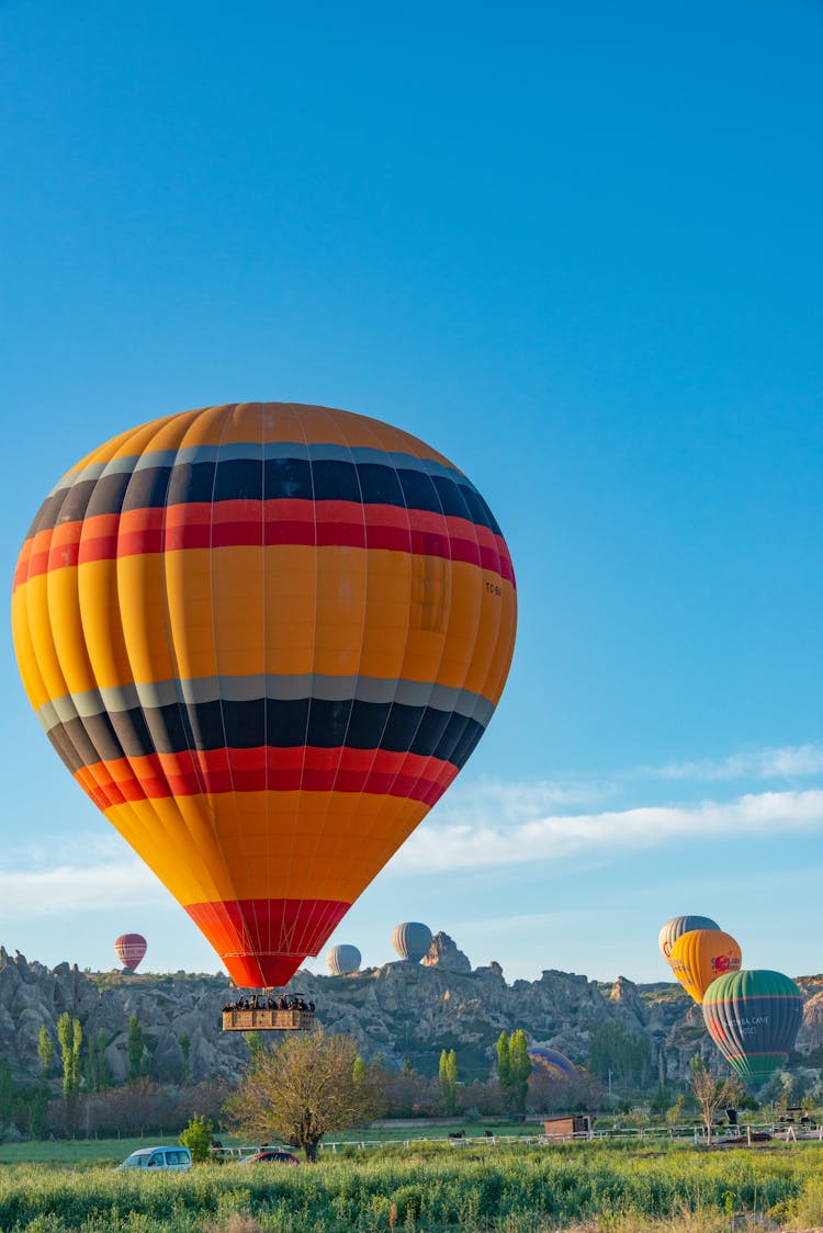 Hot Air Balloons Starting