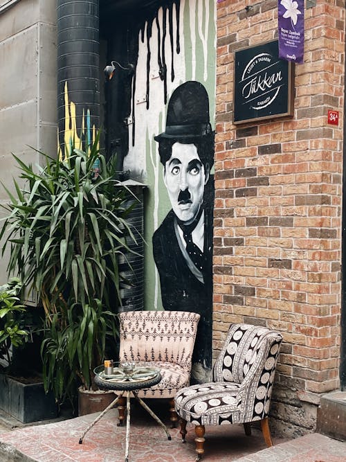 Darmowe zdjęcie z galerii z cegły, charlie chaplin, fresk