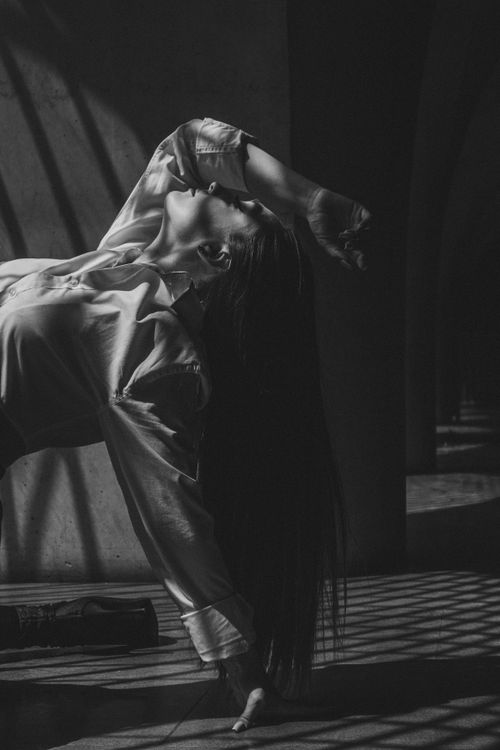 Free Captivating black and white photo of a dancer posing indoors, emphasizing movement and grace. Stock Photo