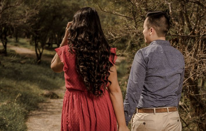 Online dating: starting a conversation on a niche platform
