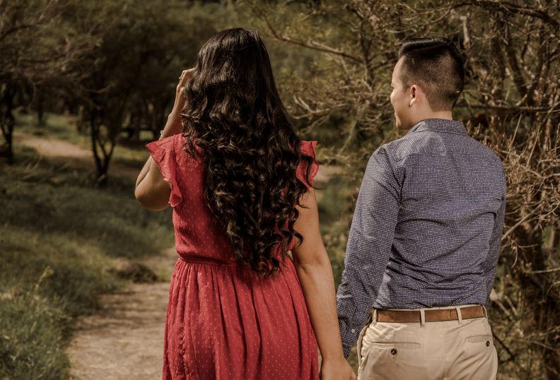 Online dating: starting a conversation on a niche platform