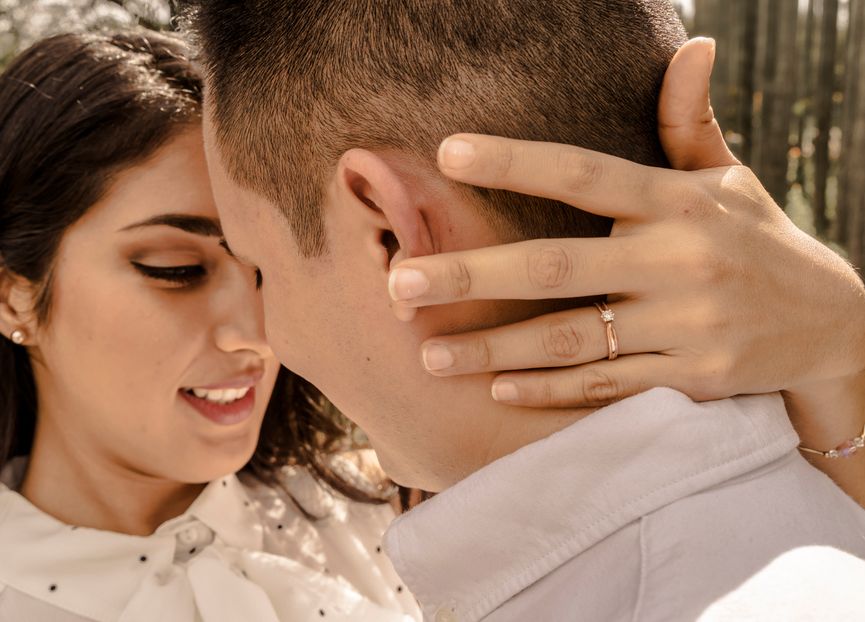 Online dating: starting a conversation on a niche platform
