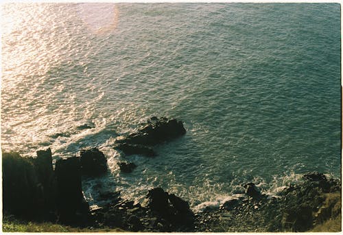 Photos gratuites de aube, bord de mer, cailloux