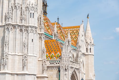 Kostenloses Stock Foto zu blauer himmel, budapest, katholisch