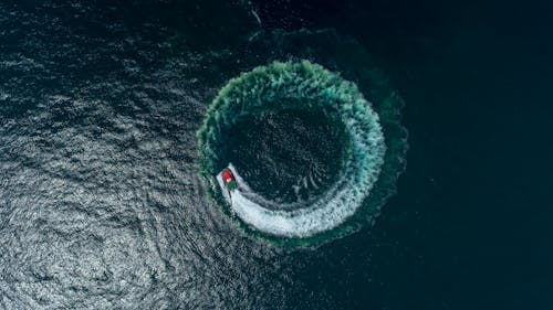 Boot Im Gewässer Luftbildfotografie