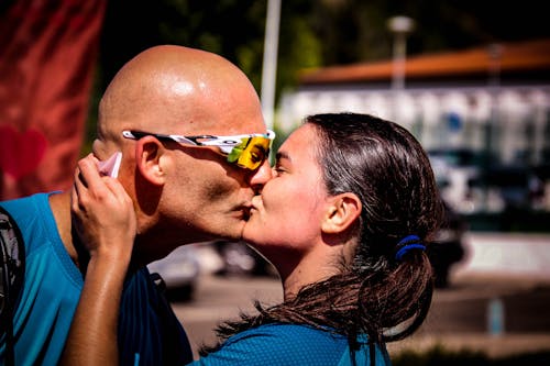 Hombre Y Mujer, Besar, Uno Al Otro