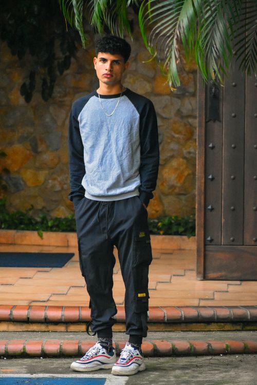 Free Young man posing in casual streetwear outdoors, showcasing modern style. Stock Photo