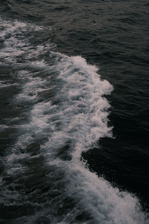 Free Captivating view of ocean waves in Istanbul, Türkiye, showcasing the beauty of nature. Stock Photo
