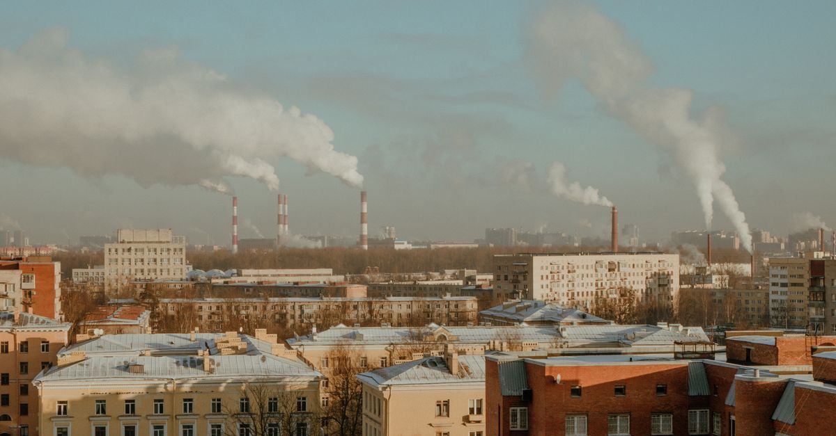 Las 10 industrias más contaminantes y su impacto en el desarrollo económico global
