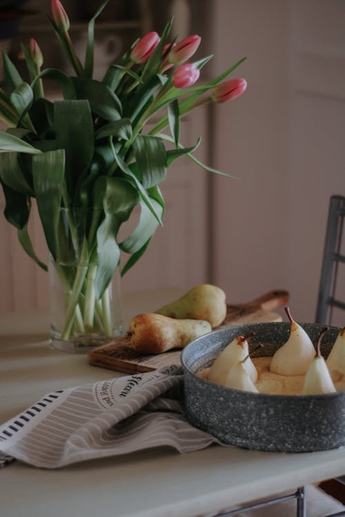 Kostenloses Stock Foto zu birnen, blumenstrauß, essensfotografie