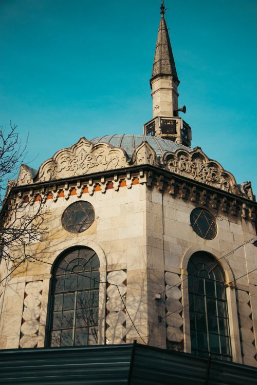 Free Low-angle shot of a beautiful mosque exterior against a clear blue sky, showcasing intricate architectural details. Stock Photo