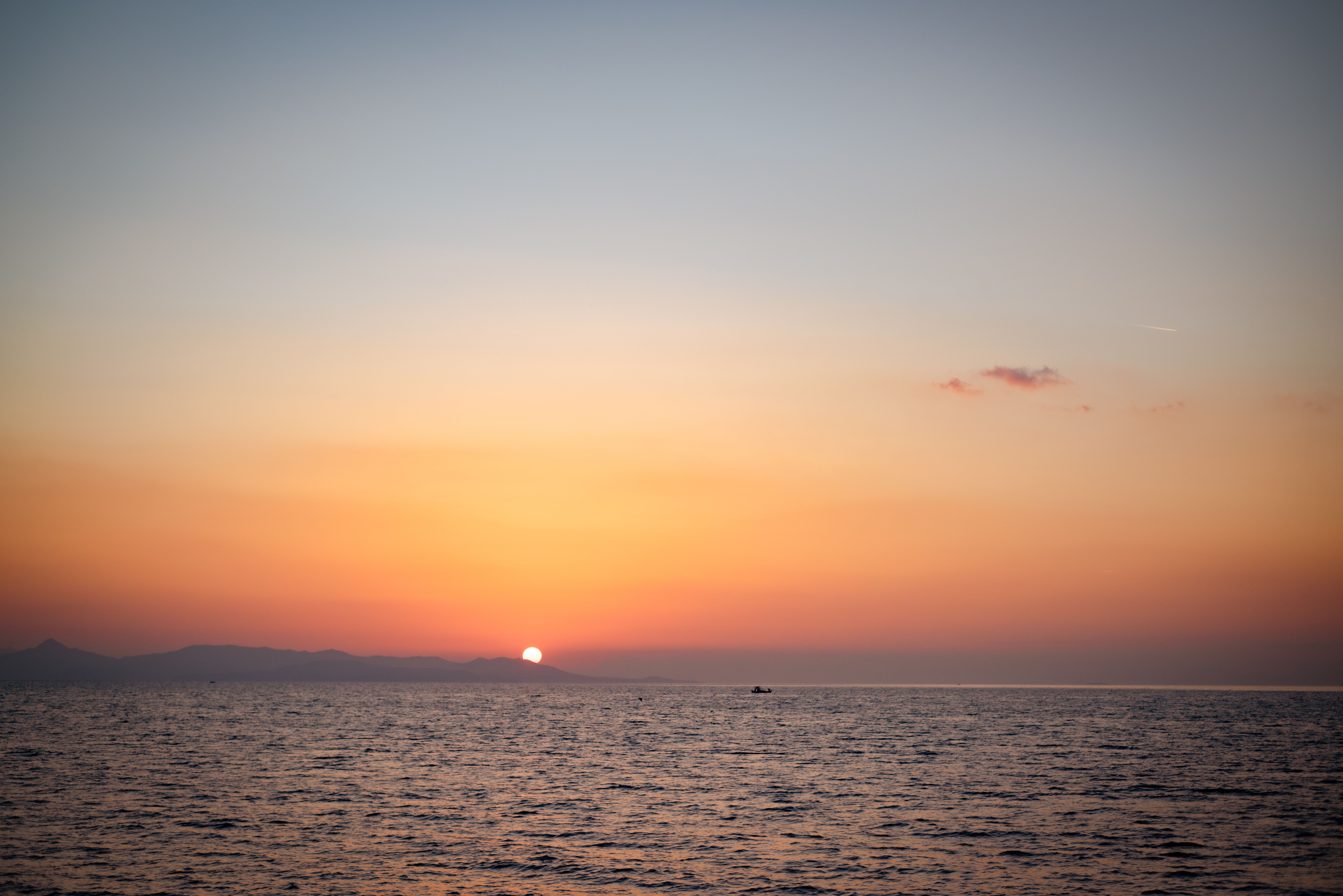 Vue urbaine au crépuscule, à l’image de rhodes.