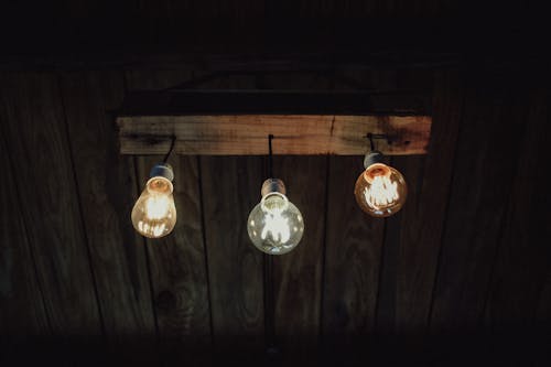 Kostnadsfri bild av glödlampor, hängande, lampor