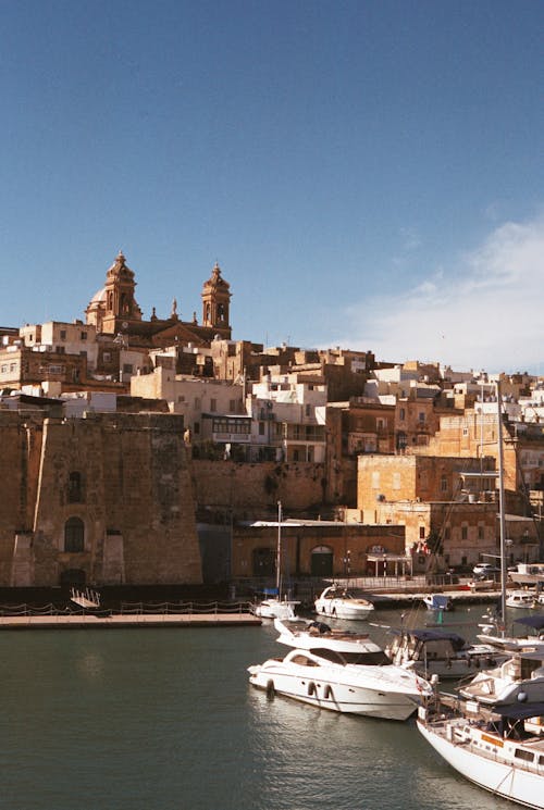 Foto d'estoc gratuïta de 35 mm, arquitectura, barques