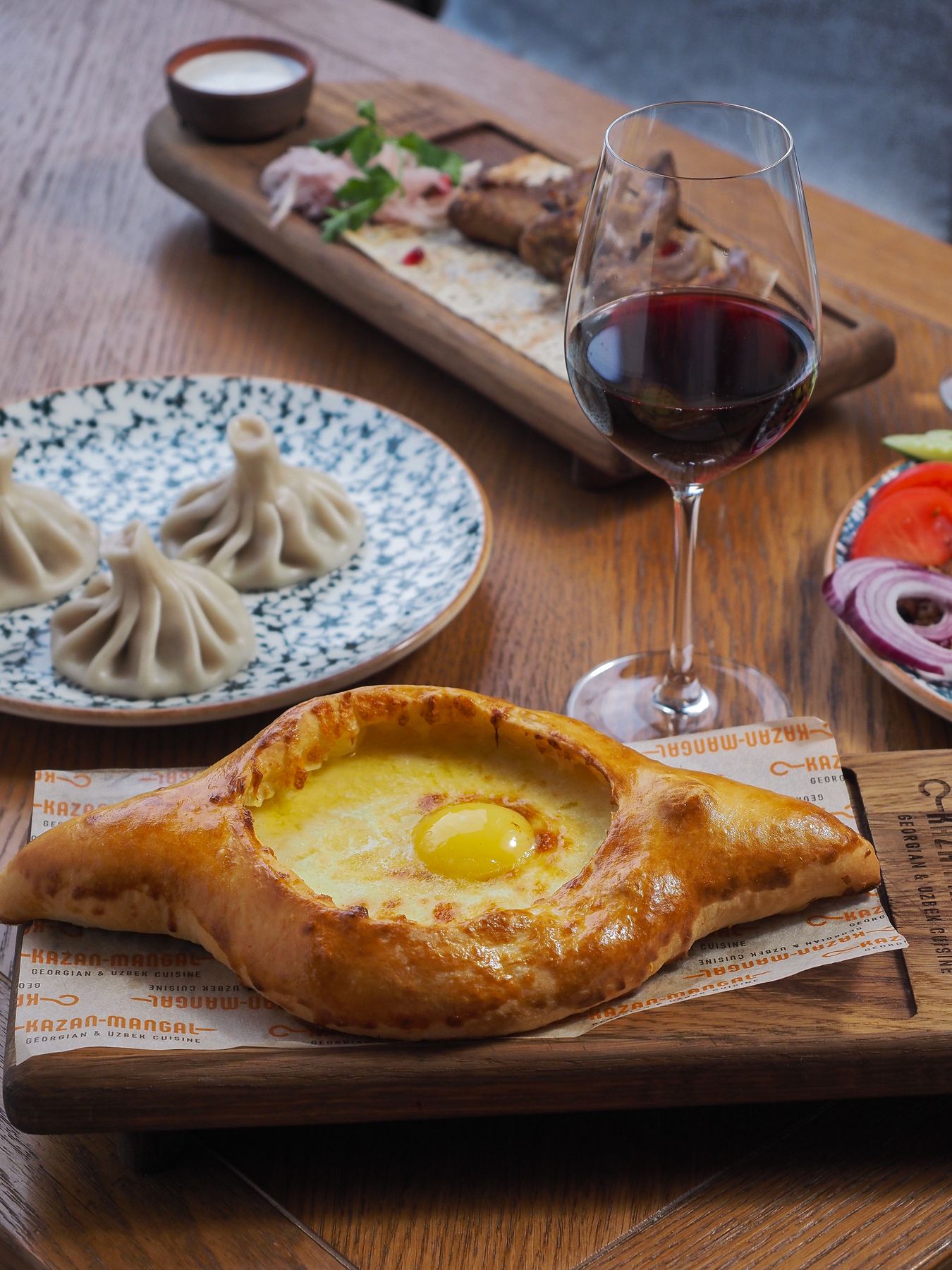 Eine georgische Supra — Chatschapuri, Amberwein und endlose Toasts