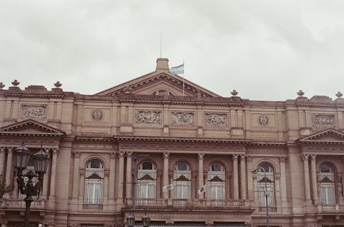 Foto d'estoc gratuïta de Administració, arquitectura neoclàssica, beix