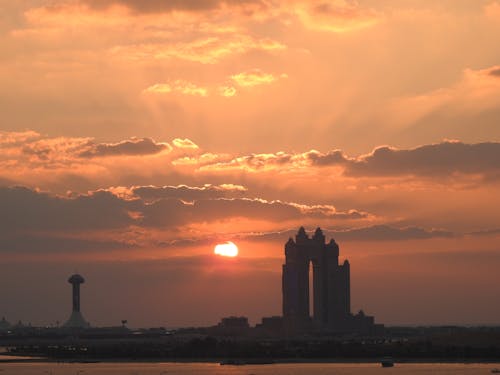 Foto profissional grátis de abu dhabi, arranha-céu, arranha-céus