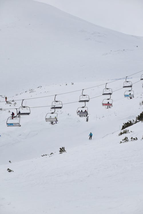 Foto d'estoc gratuïta de estació d'esquí, hivern, muntanyes