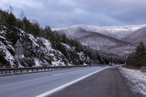 Gratis arkivbilde med fjell, forkjølelse, hovedvei