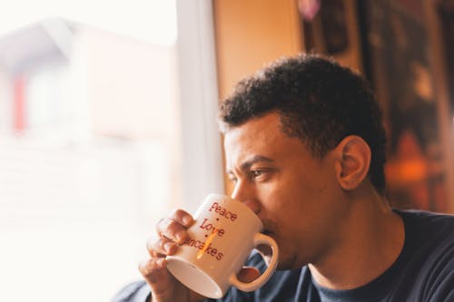 Foto d'estoc gratuïta de afro, amor, bevent