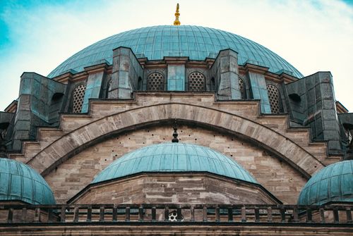 Free Detailed view of the Suleymaniye Mosque domes showcasing Ottoman architecture in Istanbul. Stock Photo