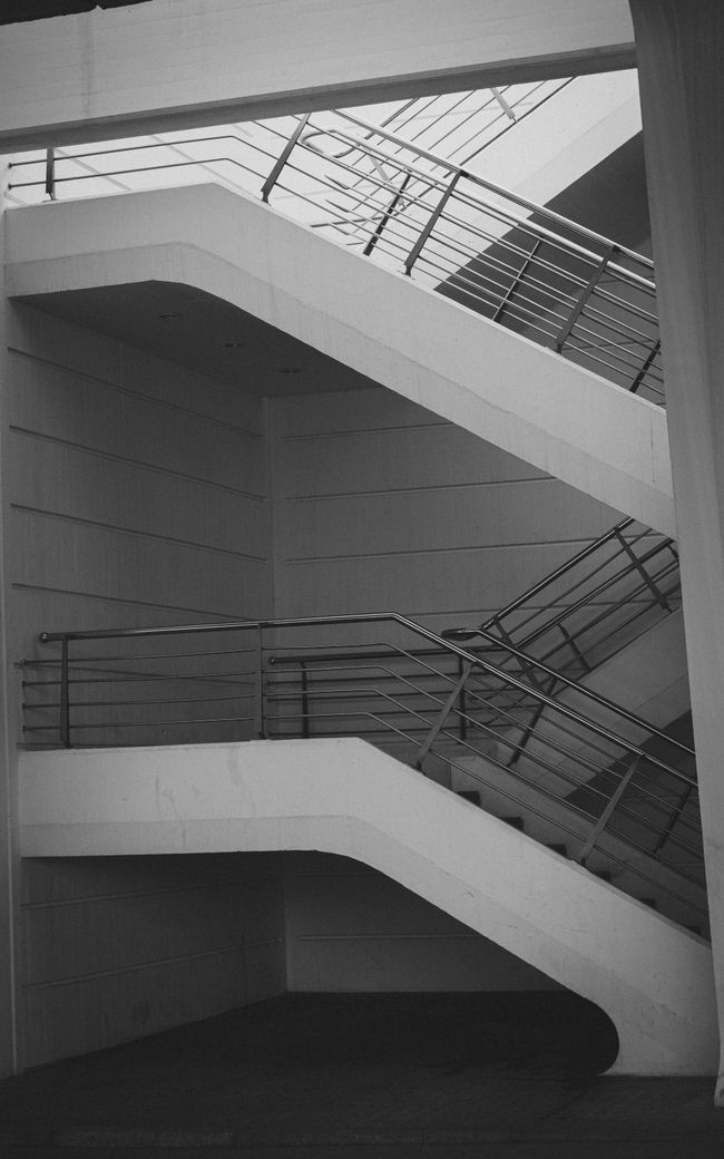 Modern staircase in black and white — Joaquin Carfagna on Pexels