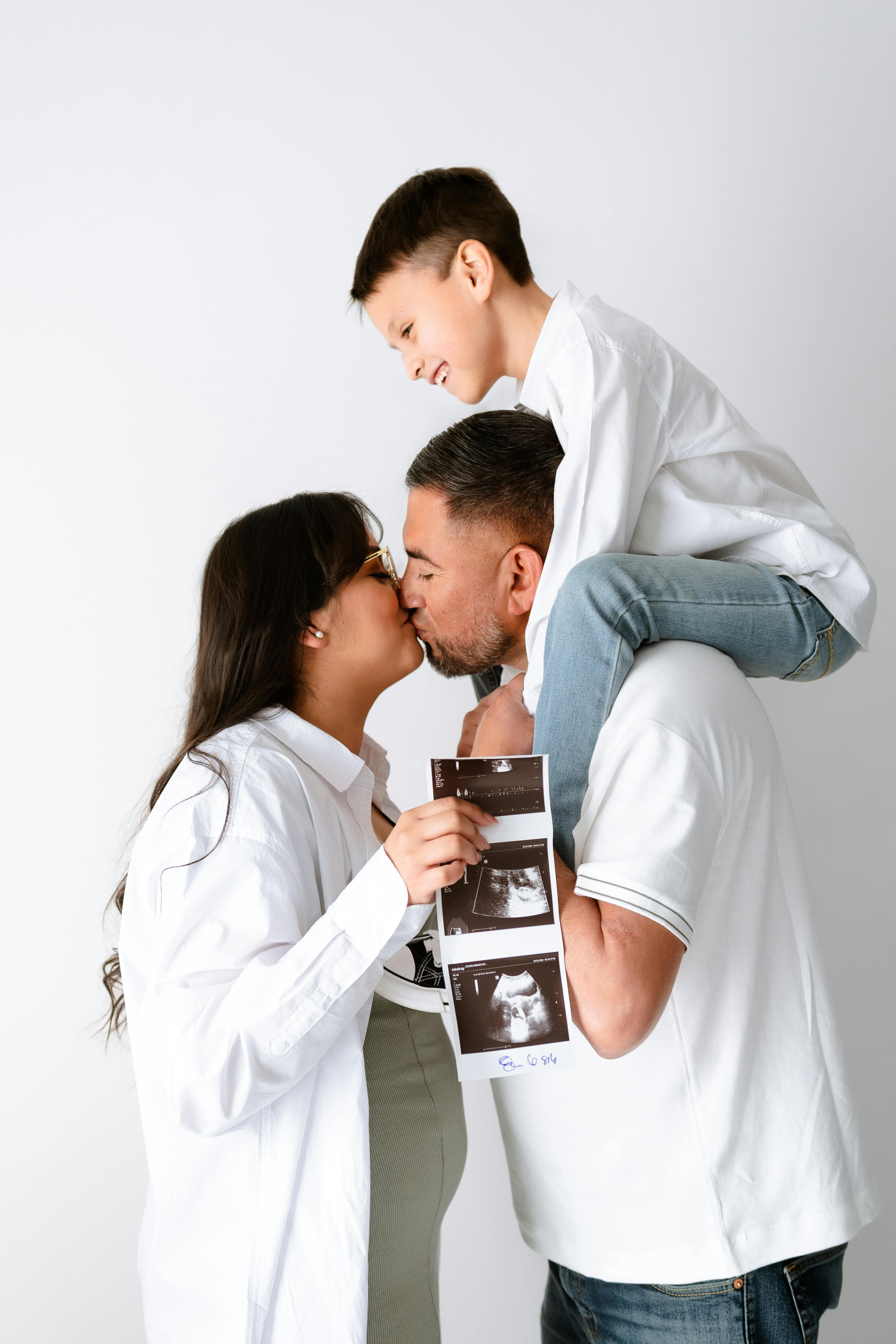 4.000+ Cramping While Pregnant Bilder und Fotos · Kostenlos Downloaden