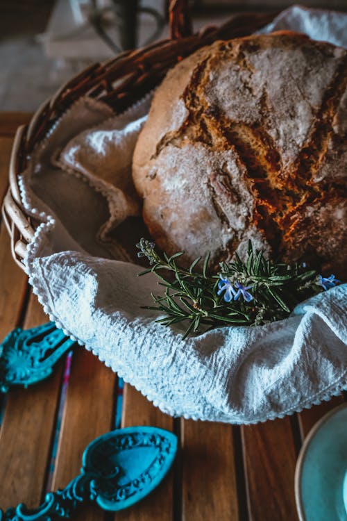 Gratis arkivbilde med brød, hjemmelaget, kurv